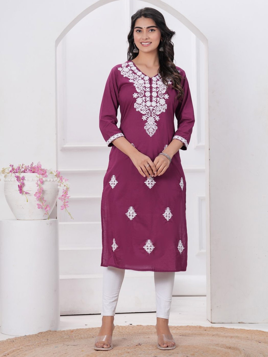 RANI PRINTS Ethnic Motifs Chikankari Embroidered V-Neck Pure Cotton Straight Kurta, Violet
RANI PRINTS Ethnic Motifs Chikankari Embroidered V-Neck Pure Cotton Straight Kurta, Violet