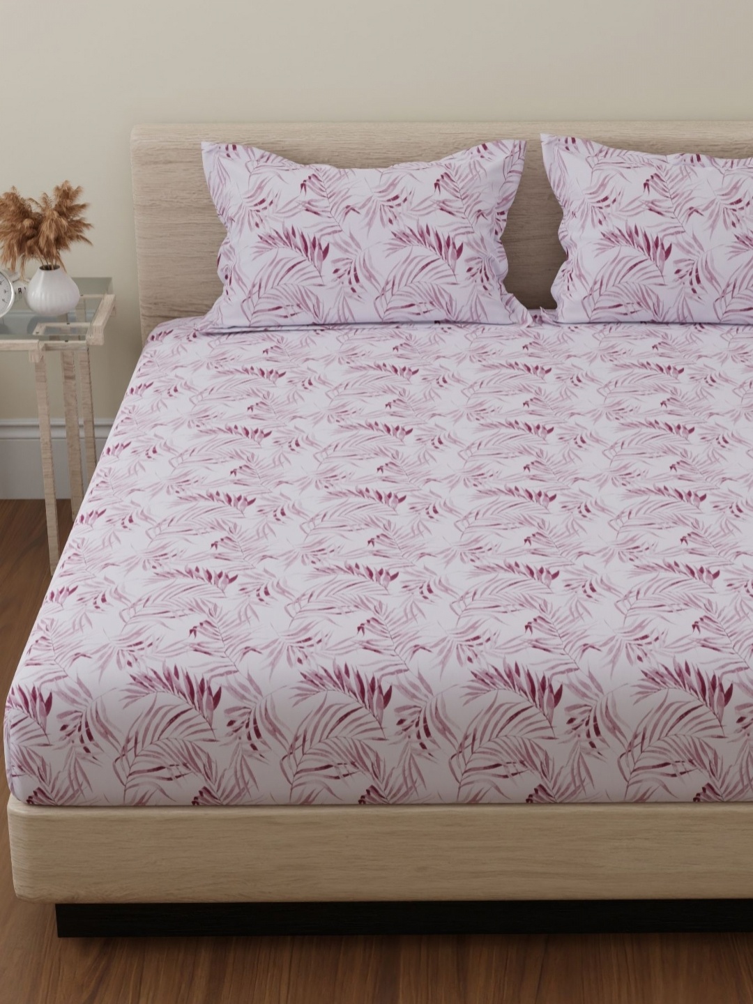 Huesland White And Pink Floral Printed 144 TC Queen Cotton Bedsheet Set 2.43 m x 2.23 m
Huesland White And Pink Floral Printed 144 TC Queen Cotton Bedsheet Set 2.43 m x 2.23 m