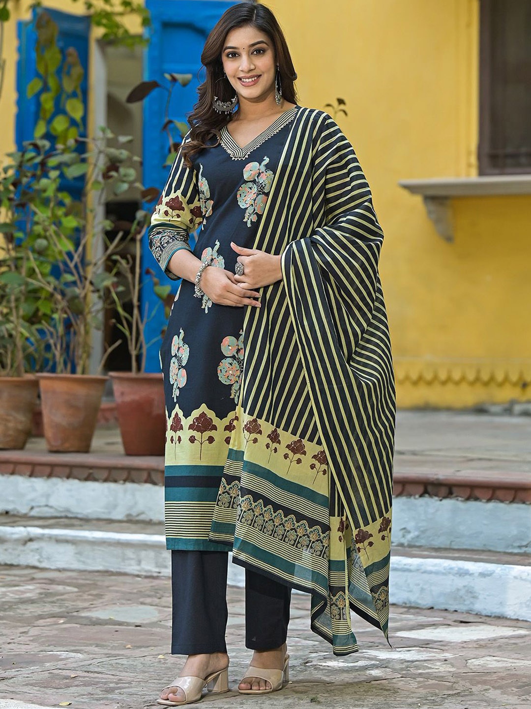 Varanga Women Printed Regular Gotta Patti Pure Cotton Kurta with Trousers & With Dupatta, Blue
Varanga Women Printed Regular Gotta Patti Pure Cotton Kurta with Trousers & With Dupatta, Blue