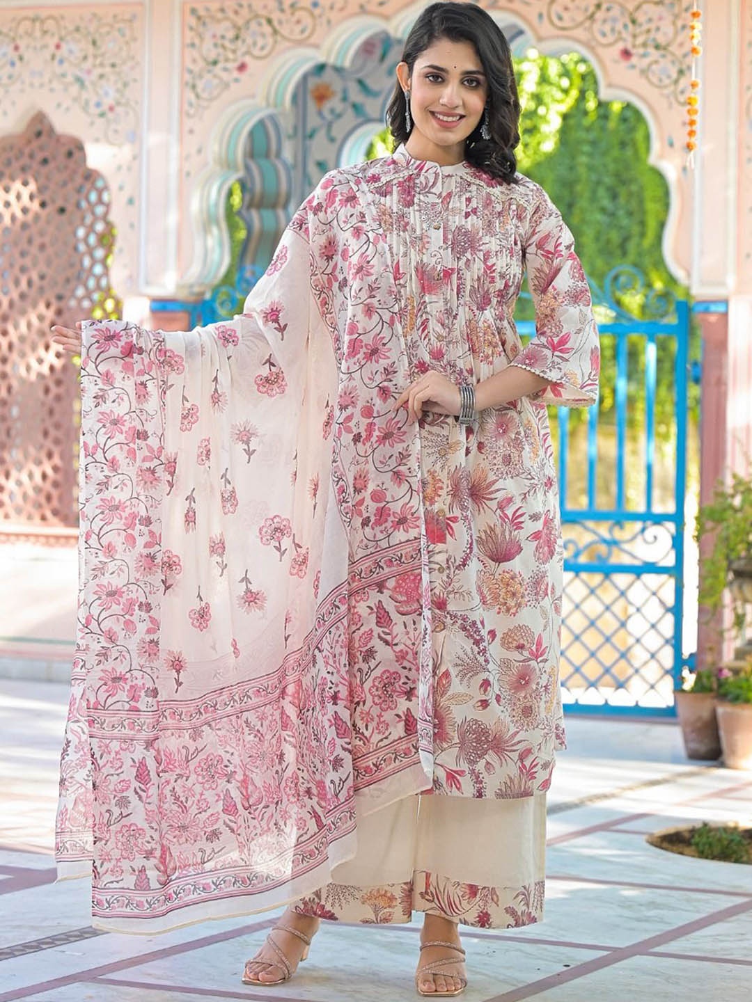 AUTUMN LANE Floral Printed Mandarin Collar Pure Cotton Kurta With Palazzo & Dupatta, Pink
AUTUMN LANE Floral Printed Mandarin Collar Pure Cotton Kurta With Palazzo & Dupatta, Pink