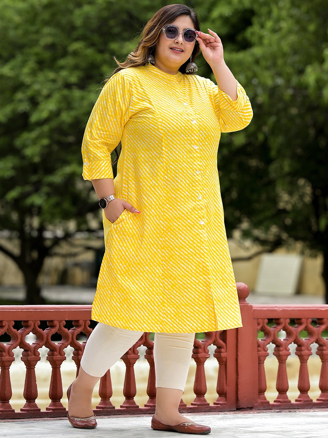 SINSINI Plus Leheriya Printed Mandarin Collar Roll-Up Sleeves Pure Cotton A-Line Kurta, Yellow
SINSINI Plus Leheriya Printed Mandarin Collar Roll-Up Sleeves Pure Cotton A-Line Kurta, Yellow