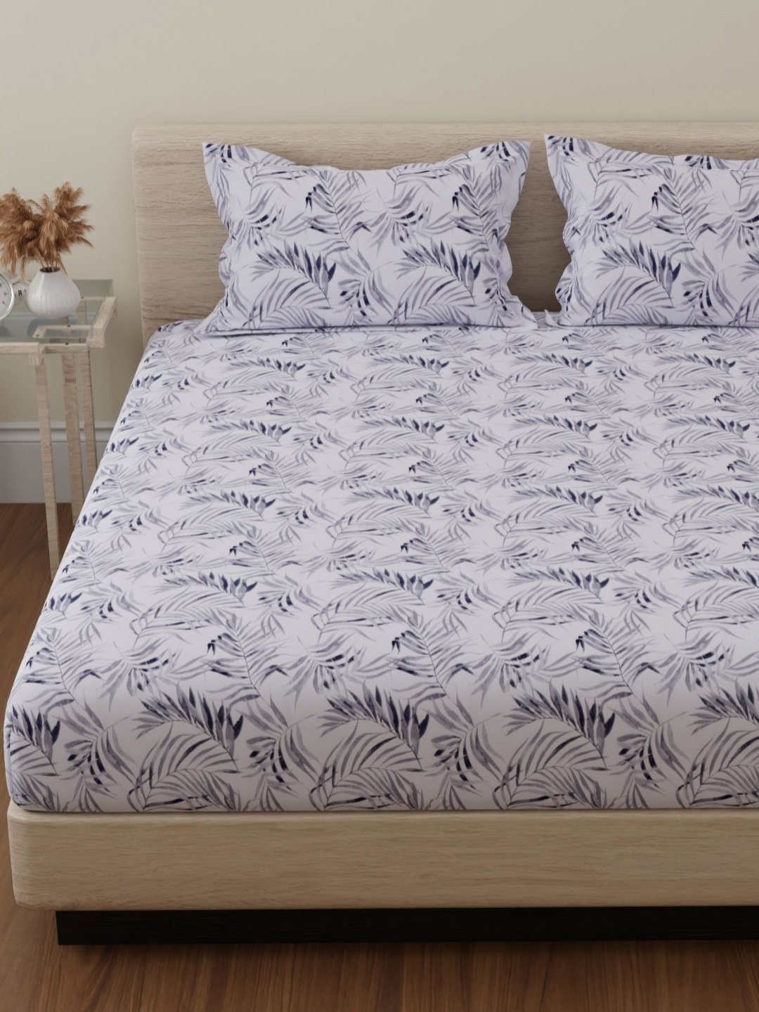 Huesland Purple & White Floral 144 TC King Cotton King Bedsheet Set 2.74 m x 2.74 m
Huesland Purple & White Floral 144 TC King Cotton King Bedsheet Set 2.74 m x 2.74 m