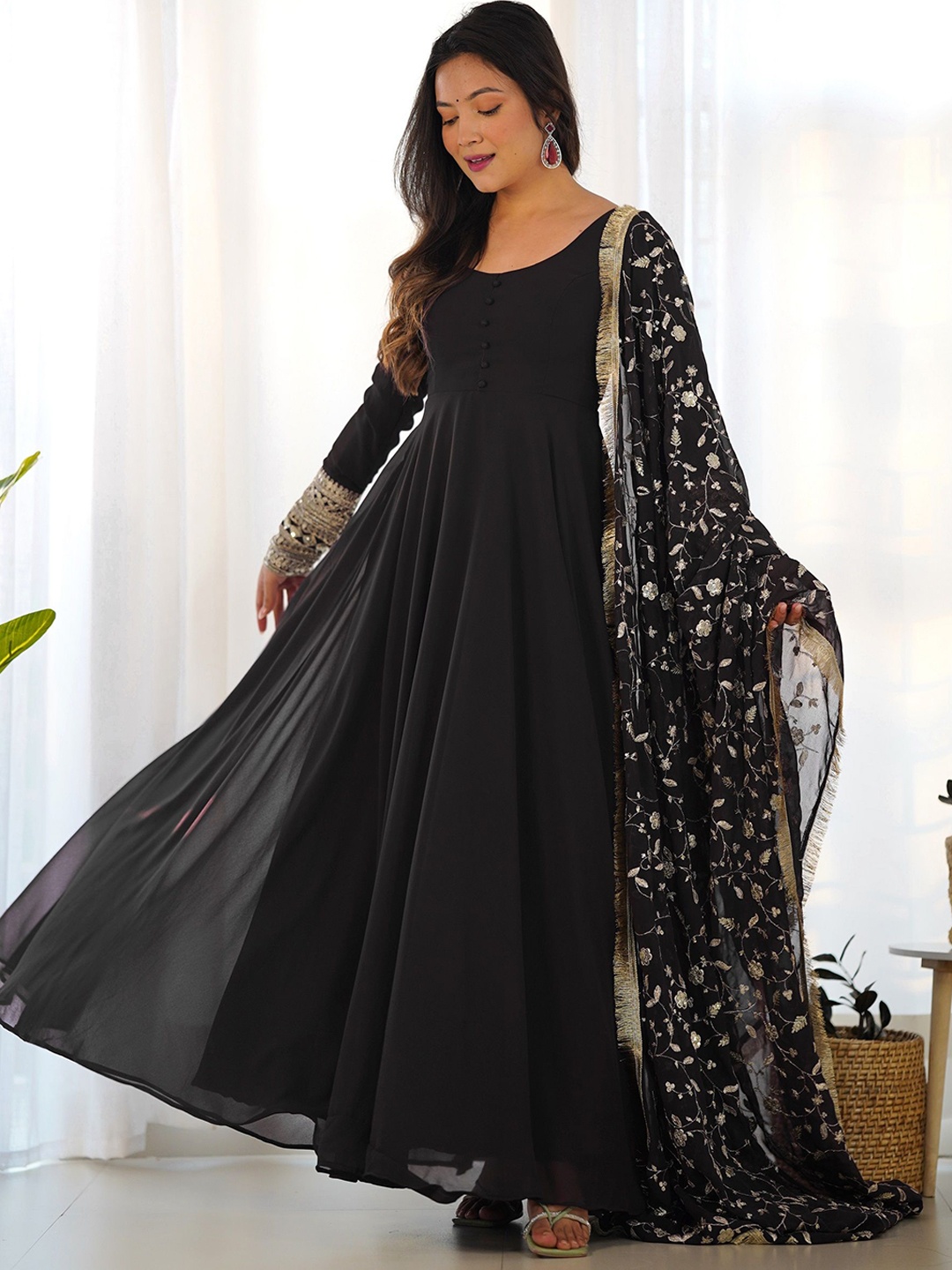 KALINI Scoop Neck Gotta Patti Work Georgette Anarkali Kurta With Trousers & Dupatta, Black
KALINI Scoop Neck Gotta Patti Work Georgette Anarkali Kurta With Trousers & Dupatta, Black