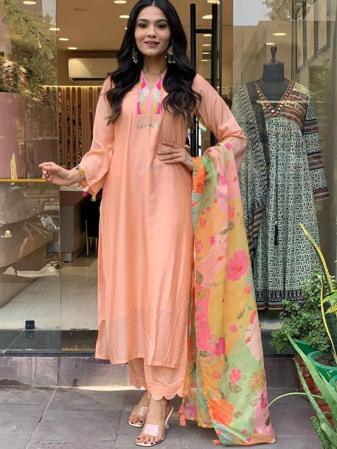 KOTRONS Floral Embroidered Thread Work Straight Kurta With Trousers & Dupatta, Peach
KOTRONS Floral Embroidered Thread Work Straight Kurta With Trousers & Dupatta, Peach