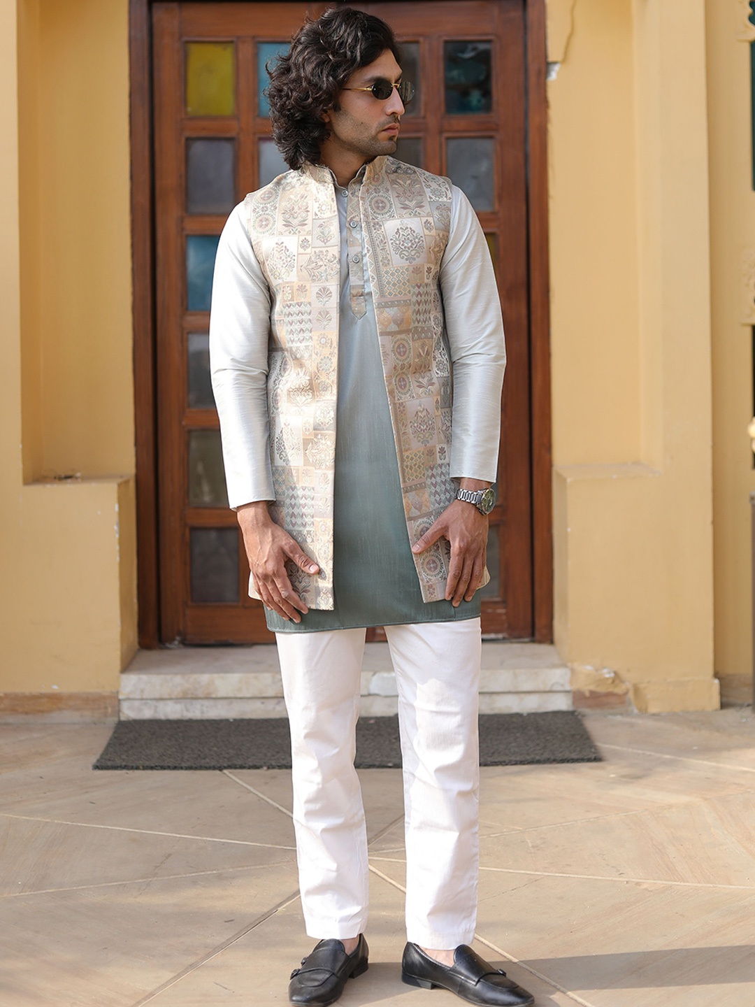 The Kurta Studio Floral Printed Band Collar Straight Kurta With Pyjamas & Long Jacket, Grey
The Kurta Studio Floral Printed Band Collar Straight Kurta With Pyjamas & Long Jacket, Grey