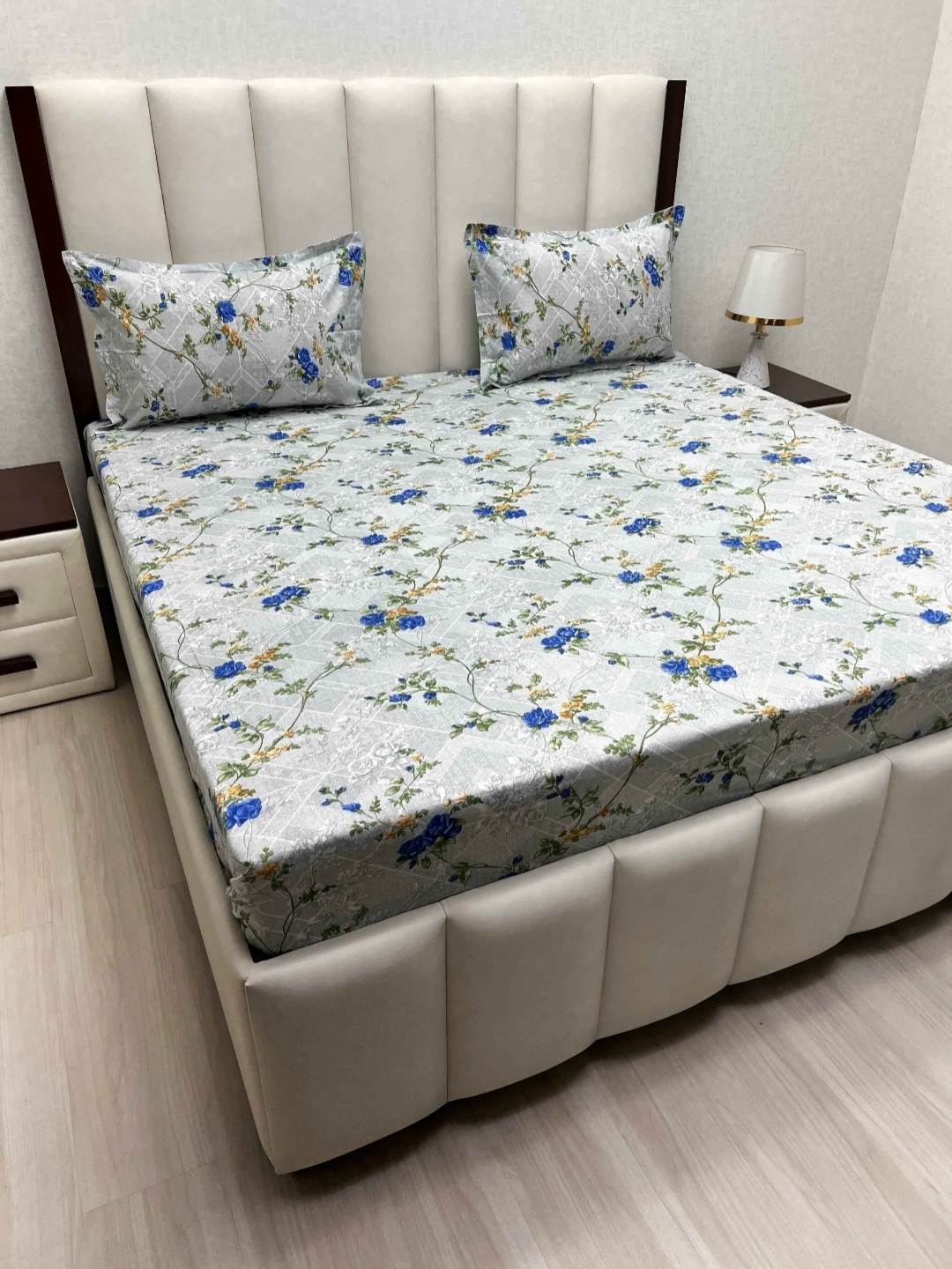 Pure Decor Velar Grey Printed Cotton 220 TC Super King Size Bedsheet Set 2.74 m x 3.04 m
Pure Decor Velar Grey Printed Cotton 220 TC Super King Size Bedsheet Set 2.74 m x 3.04 m