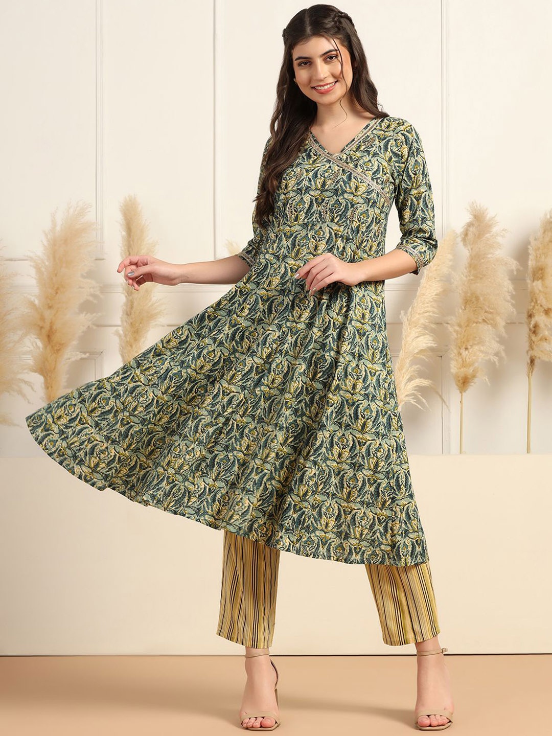 Sangria Floral Printed Pleated Notch Neck Pure Cotton Anarkali Kurta With Trousers, Green
Sangria Floral Printed Pleated Notch Neck Pure Cotton Anarkali Kurta With Trousers, Green