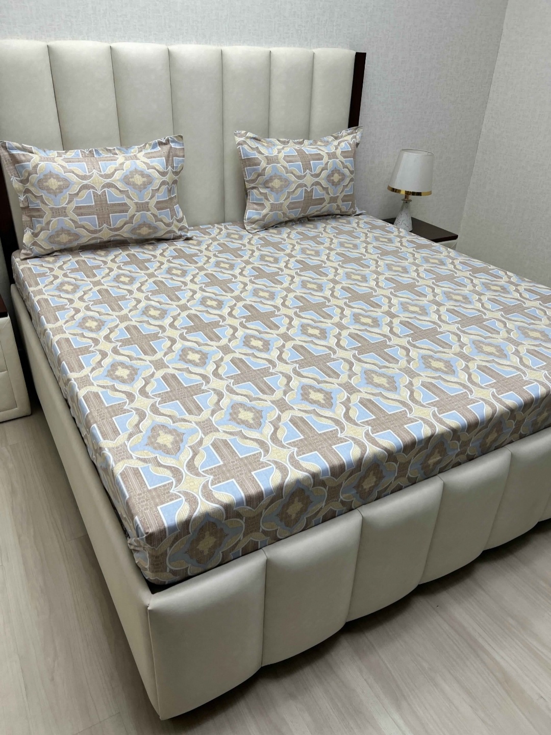 Pure Decor Velar Brown Printed Pure Cotton 350 TC Super King Bedsheet Set- 2.74 m x 3.04 m
Pure Decor Velar Brown Printed Pure Cotton 350 TC Super King Bedsheet Set- 2.74 m x 3.04 m