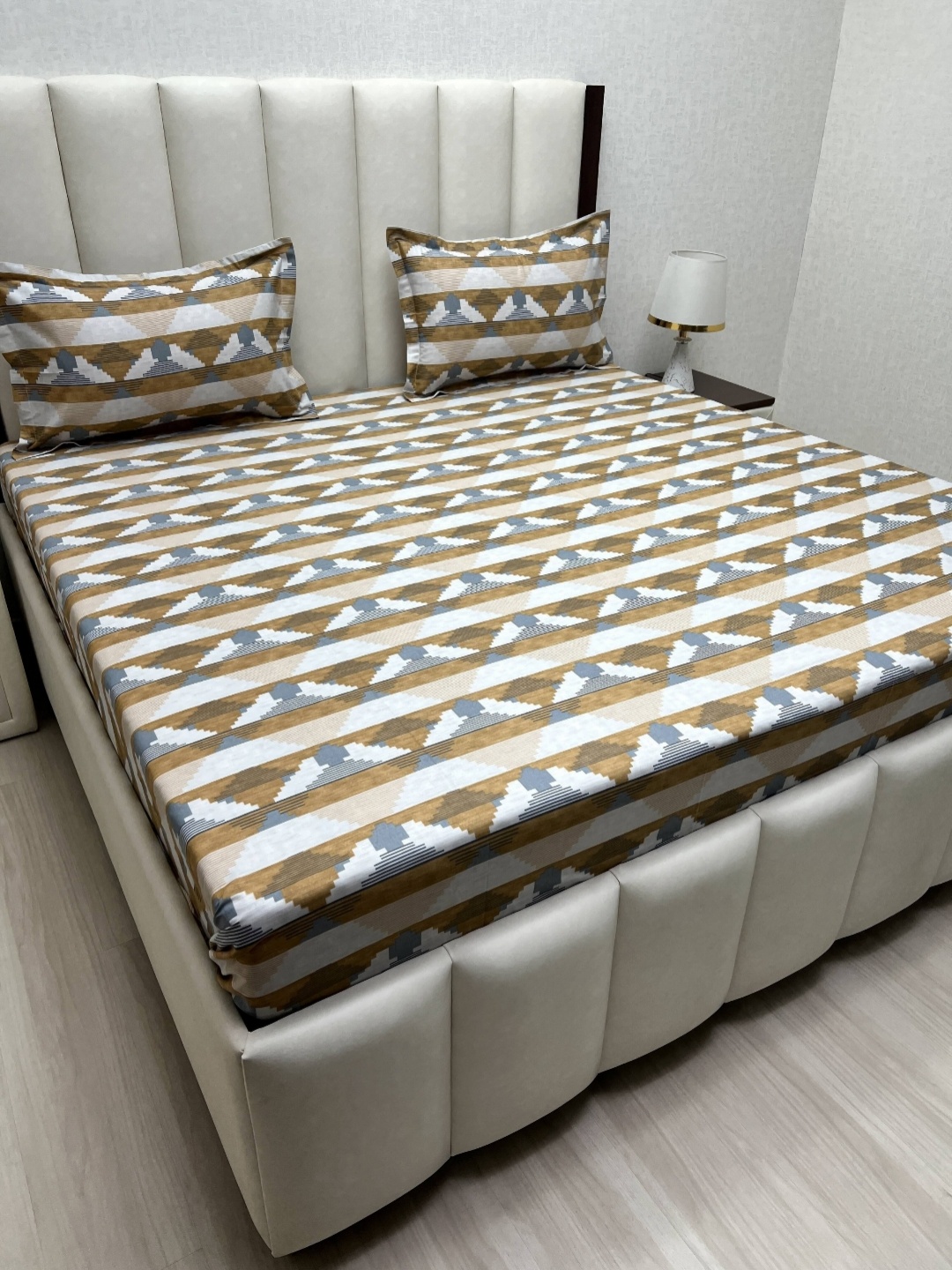 Pure Decor Velar Brown Printed Pure Cotton 380 TC Super King Bedsheet Set 2.74 m x 3.04 m
Pure Decor Velar Brown Printed Pure Cotton 380 TC Super King Bedsheet Set 2.74 m x 3.04 m