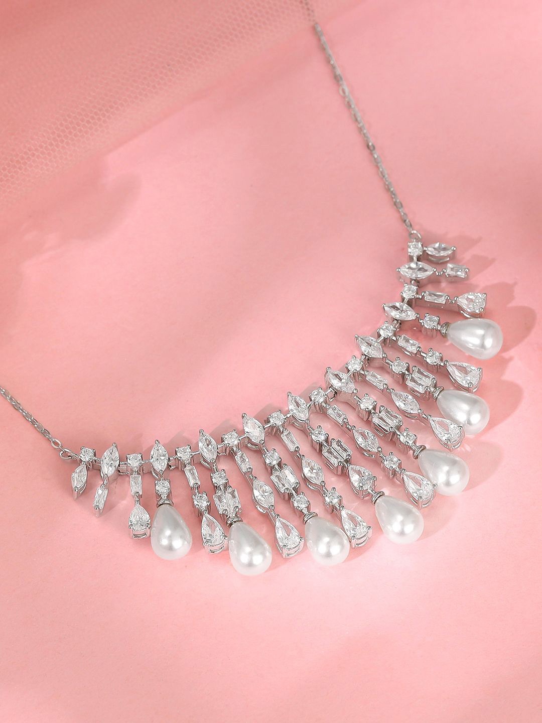 GIVA 925 Sterling Silver Rhodium-Plated Stone Studded & Beaded Glamour Glow Necklace
GIVA 925 Sterling Silver Rhodium-Plated Stone Studded & Beaded Glamour Glow Necklace