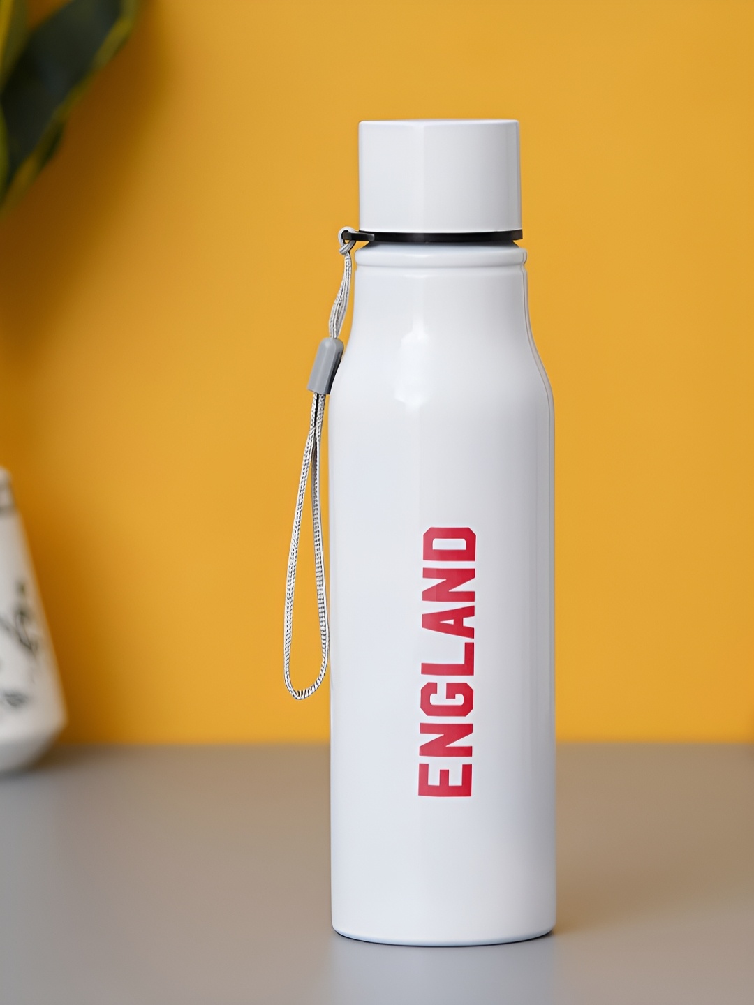 FanCode White & Red Stainless Steel Typography Single Wall Vacuum Water Bottle 750 ml
FanCode White & Red Stainless Steel Typography Single Wall Vacuum Water Bottle 750 ml