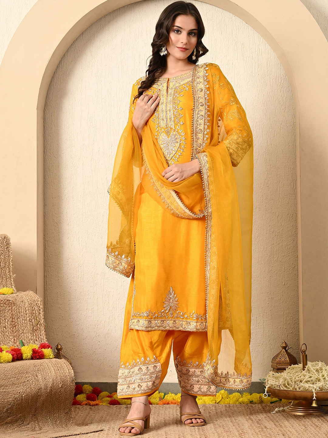 ZARIKALI Floral Embroidered Zardozi Work Organza Straight Kurta With Trousers & Dupatta, Yellow
ZARIKALI Floral Embroidered Zardozi Work Organza Straight Kurta With Trousers & Dupatta, Yellow