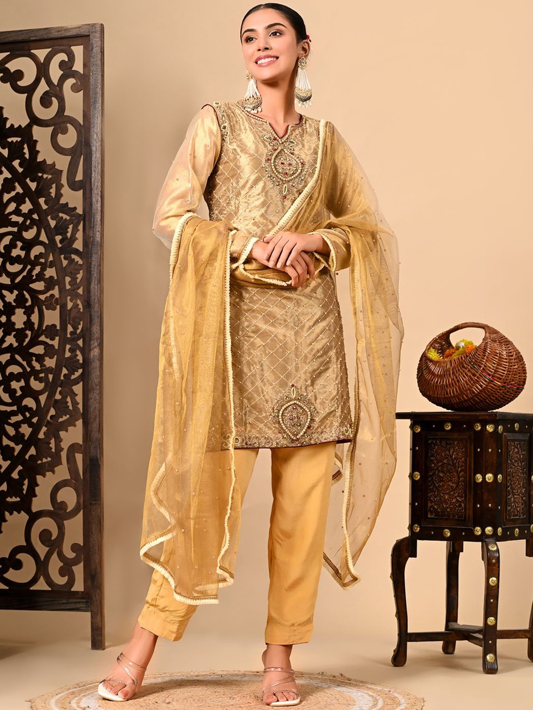 ZARIKALI Floral Embroidered Organza Zardozi Work Straight Kurti With Trousers & Dupatta, Gold
ZARIKALI Floral Embroidered Organza Zardozi Work Straight Kurti With Trousers & Dupatta, Gold