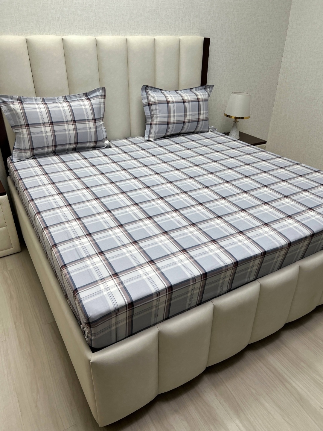 Pure Decor Velar Grey & White Printed Cotton 320 TC King Bedsheet Set 2.74 m x 3.04m
Pure Decor Velar Grey & White Printed Cotton 320 TC King Bedsheet Set 2.74 m x 3.04m