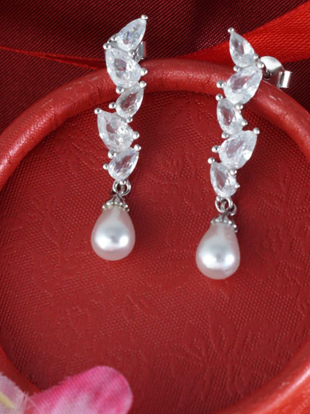 Tuanz Silver Jewelry 925 Silver Sterling Rhodium-Plated Stones Studded Drop Earrings
Tuanz Silver Jewelry 925 Silver Sterling Rhodium-Plated Stones Studded Drop Earrings