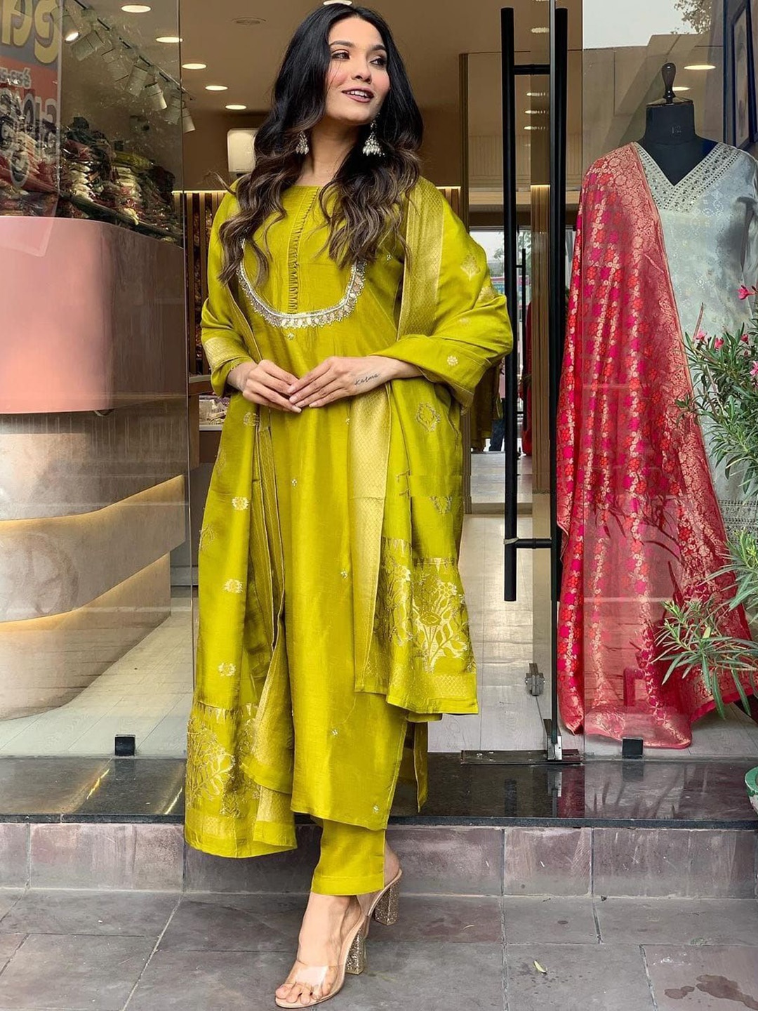 Bought First Floral Embroidered Straight Thread Work Kurta With Trousers And Dupatta, Yellow
Bought First Floral Embroidered Straight Thread Work Kurta With Trousers And Dupatta, Yellow