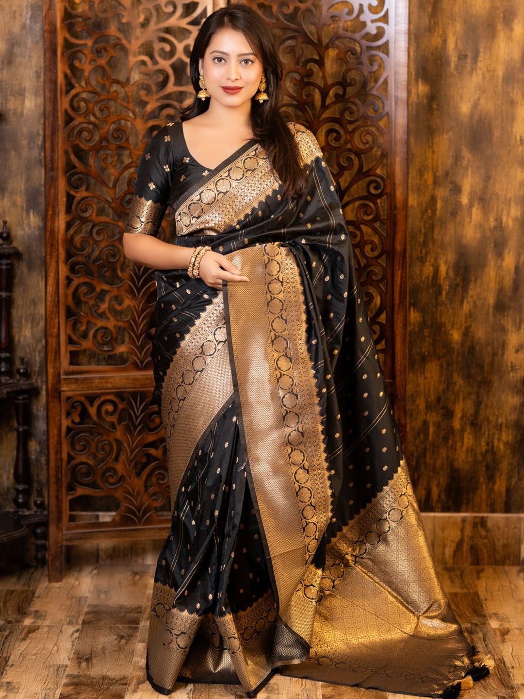 DIVASTRI Ethnic Motifs Woven Design Zari Banarasi Saree With Unstitched Blouse Piece, Black
DIVASTRI Ethnic Motifs Woven Design Zari Banarasi Saree With Unstitched Blouse Piece, Black