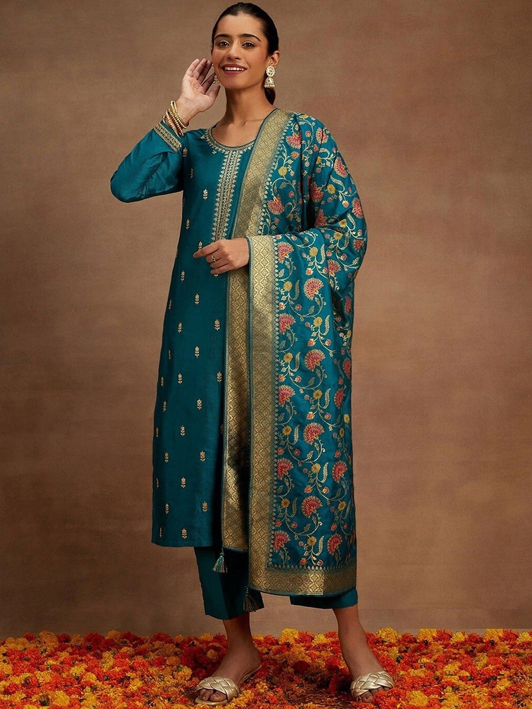 mimi design Ethnic Motifs Embroidered Thread Work Straight Kurta with Trouser & Dupatta, Teal
mimi design Ethnic Motifs Embroidered Thread Work Straight Kurta with Trouser & Dupatta, Teal