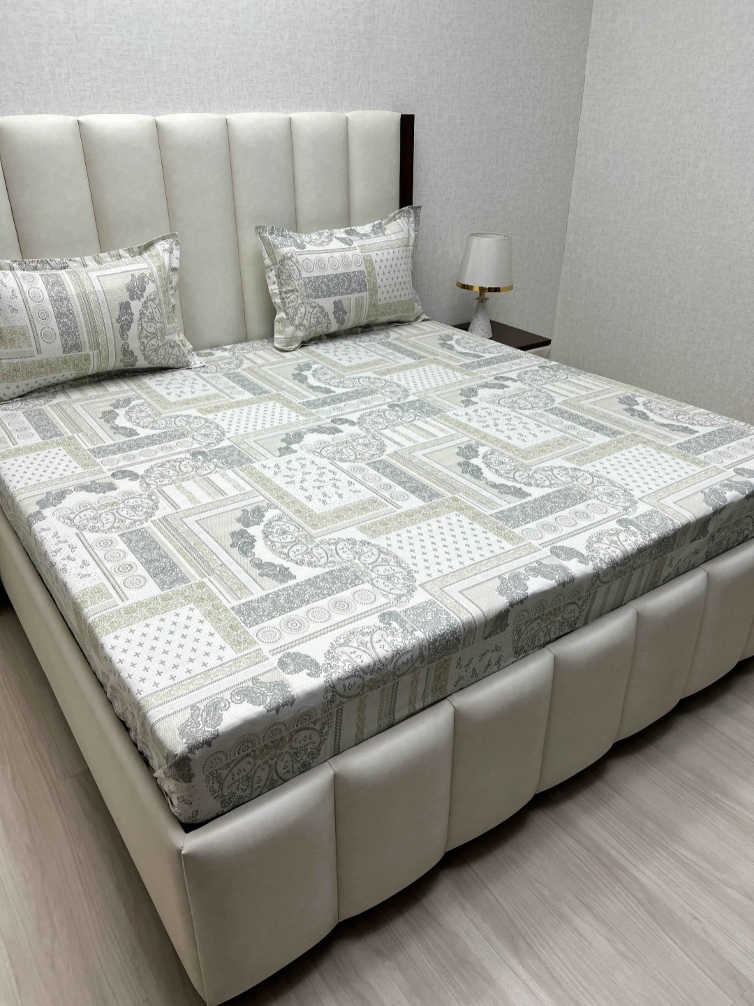 Pure Decor Velar White & Grey Printed Cotton 400 TC King Bedsheet Set 2.74 m x 3.04m
Pure Decor Velar White & Grey Printed Cotton 400 TC King Bedsheet Set 2.74 m x 3.04m