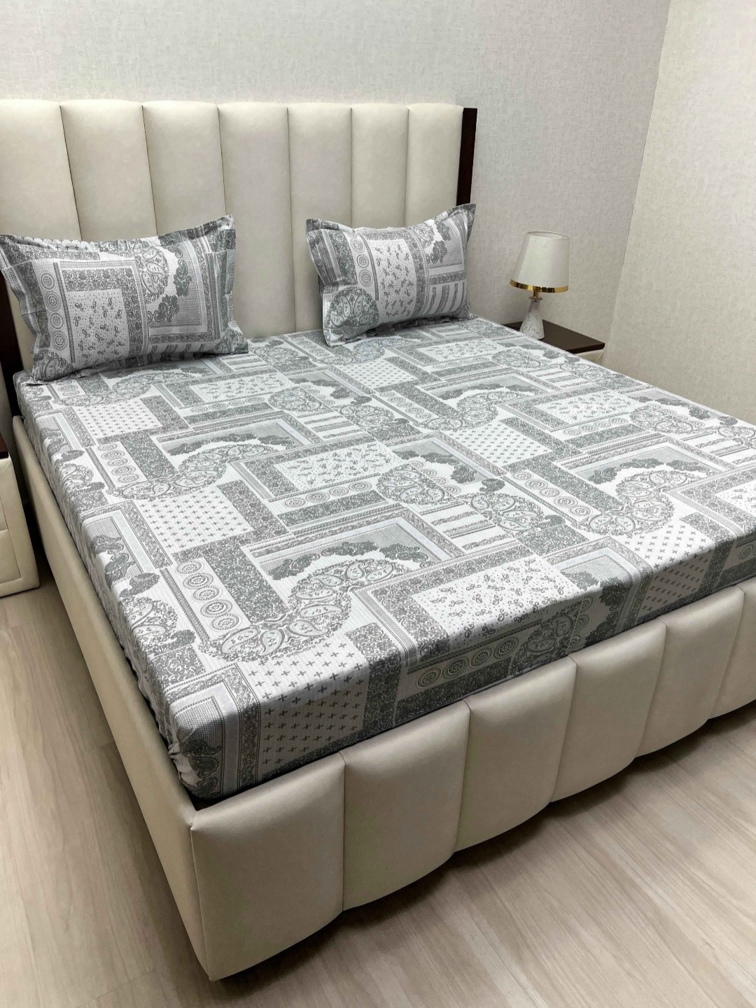 Pure Decor Velar Grey Printed Cotton 380 TC Super King Size Bedsheet Set 2.74 m x 3.04 m
Pure Decor Velar Grey Printed Cotton 380 TC Super King Size Bedsheet Set 2.74 m x 3.04 m