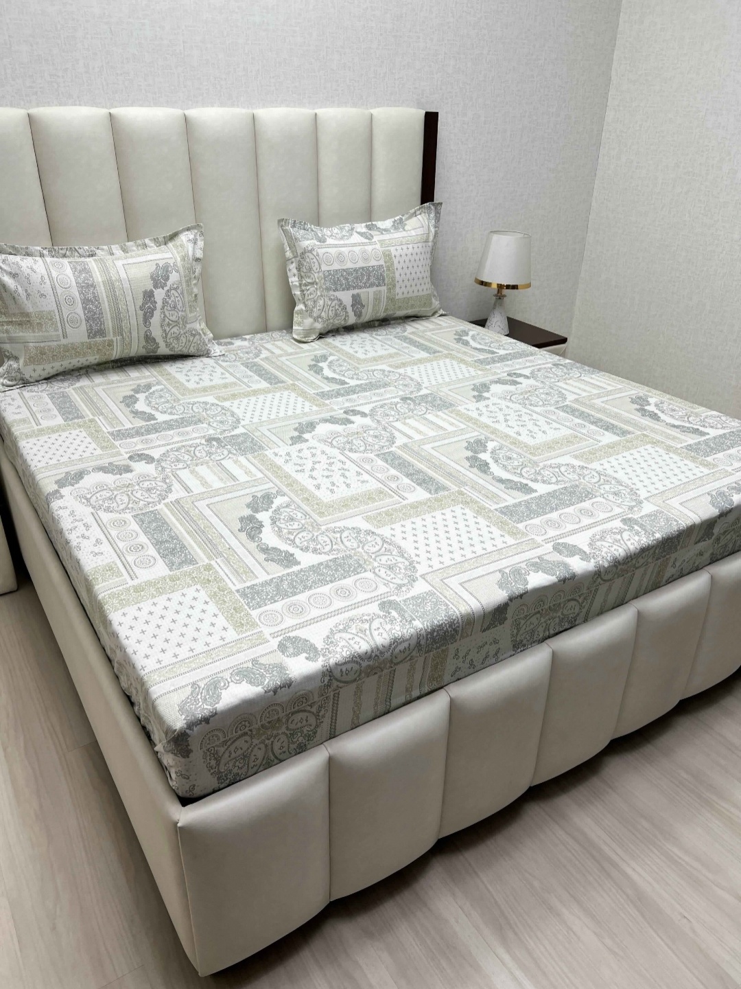 Pure Decor Velar White & Grey Printed Pure Cotton 380 TC King Bedsheet Set 2.74 m x 3.04 m
Pure Decor Velar White & Grey Printed Pure Cotton 380 TC King Bedsheet Set 2.74 m x 3.04 m
