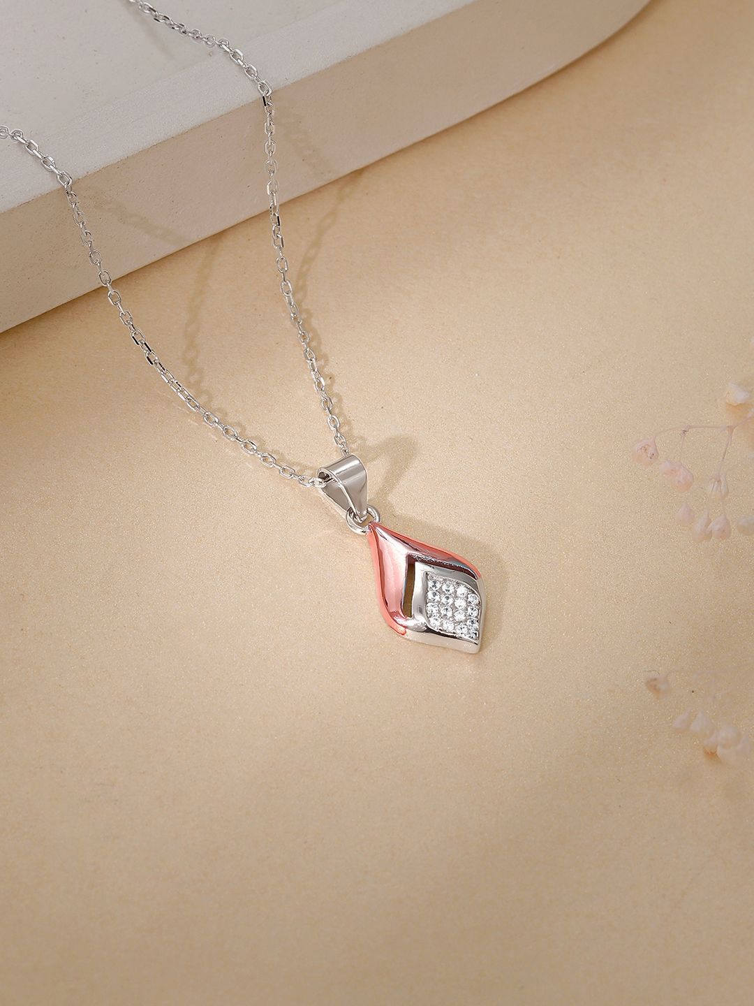 GIVA 925 Silver Rhodium-Plated Contemporary Dual Tone Majestic Rhombus Pendant & Chain
GIVA 925 Silver Rhodium-Plated Contemporary Dual Tone Majestic Rhombus Pendant & Chain