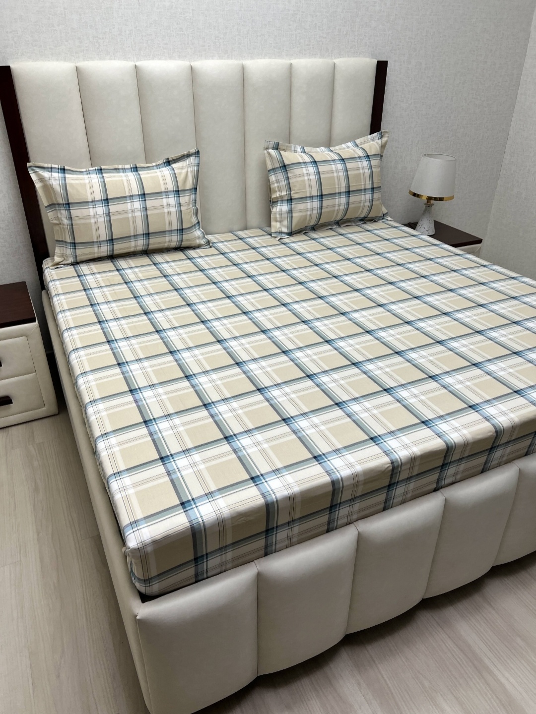 Pure Decor Velar Cream Geometric Printed Cotton 230 TC King Bedsheet Set 2.74 m X 3.04 m
Pure Decor Velar Cream Geometric Printed Cotton 230 TC King Bedsheet Set 2.74 m X 3.04 m