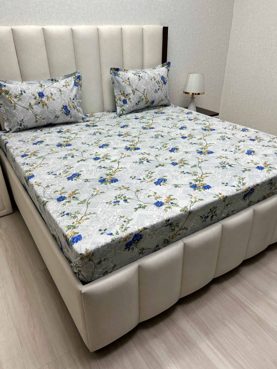Pure Decor Velar Grey Printed Cotton 400 TC Super King Size Bedsheet Set 2.74 m x 3.04 m
Pure Decor Velar Grey Printed Cotton 400 TC Super King Size Bedsheet Set 2.74 m x 3.04 m
