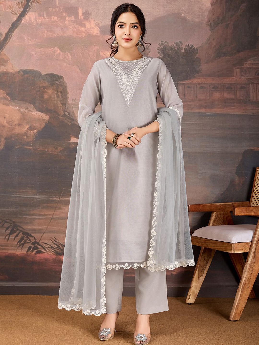 House of Pataudi Sequined Embroidered Round Neck Straight Kurta & Trousers With Dupatta, Grey
House of Pataudi Sequined Embroidered Round Neck Straight Kurta & Trousers With Dupatta, Grey