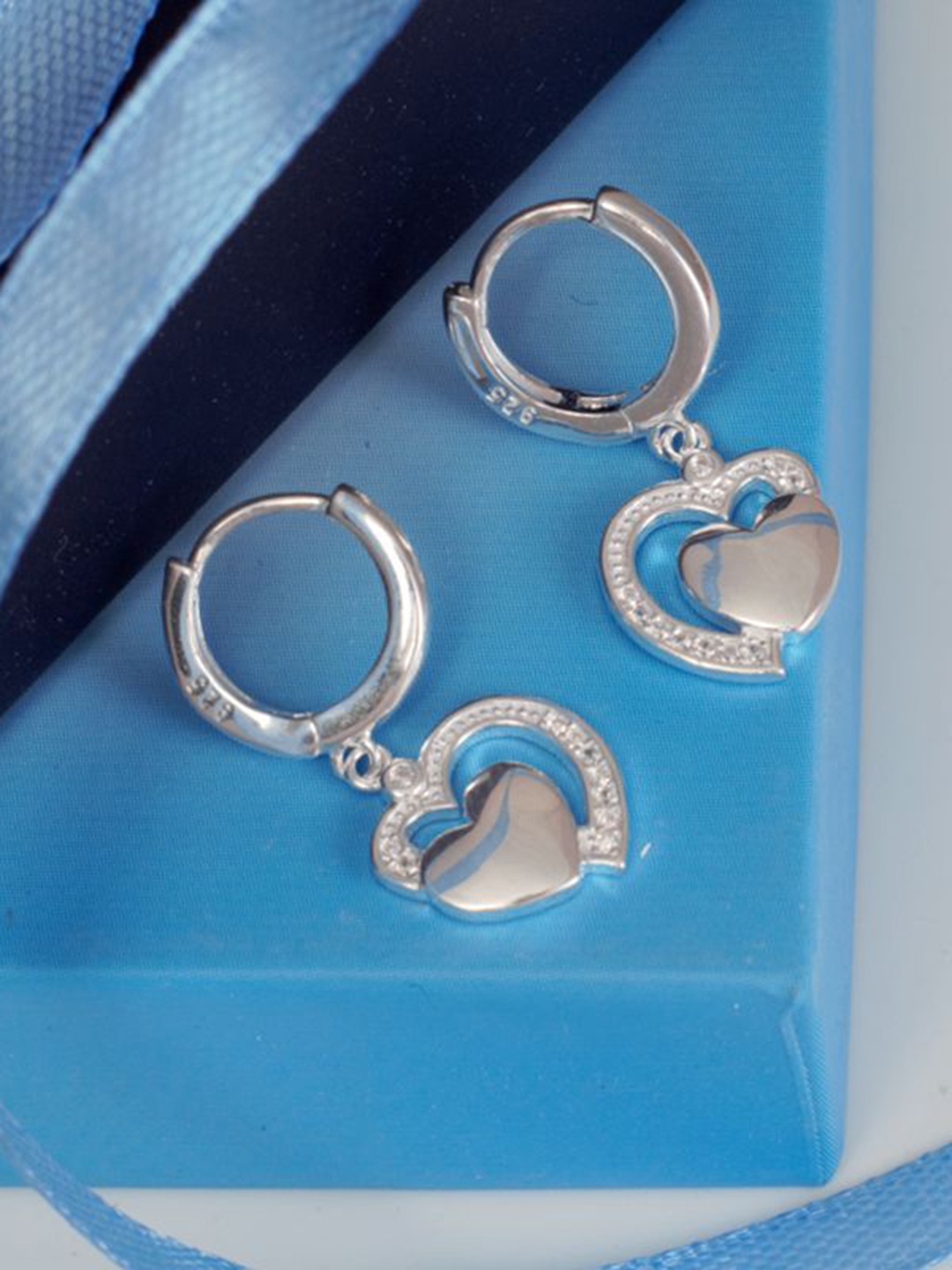 Tuanz Silver Jewelry 925 Sterling Silver Rhodium-Plated Stone Studded Drop Earrings
Tuanz Silver Jewelry 925 Sterling Silver Rhodium-Plated Stone Studded Drop Earrings