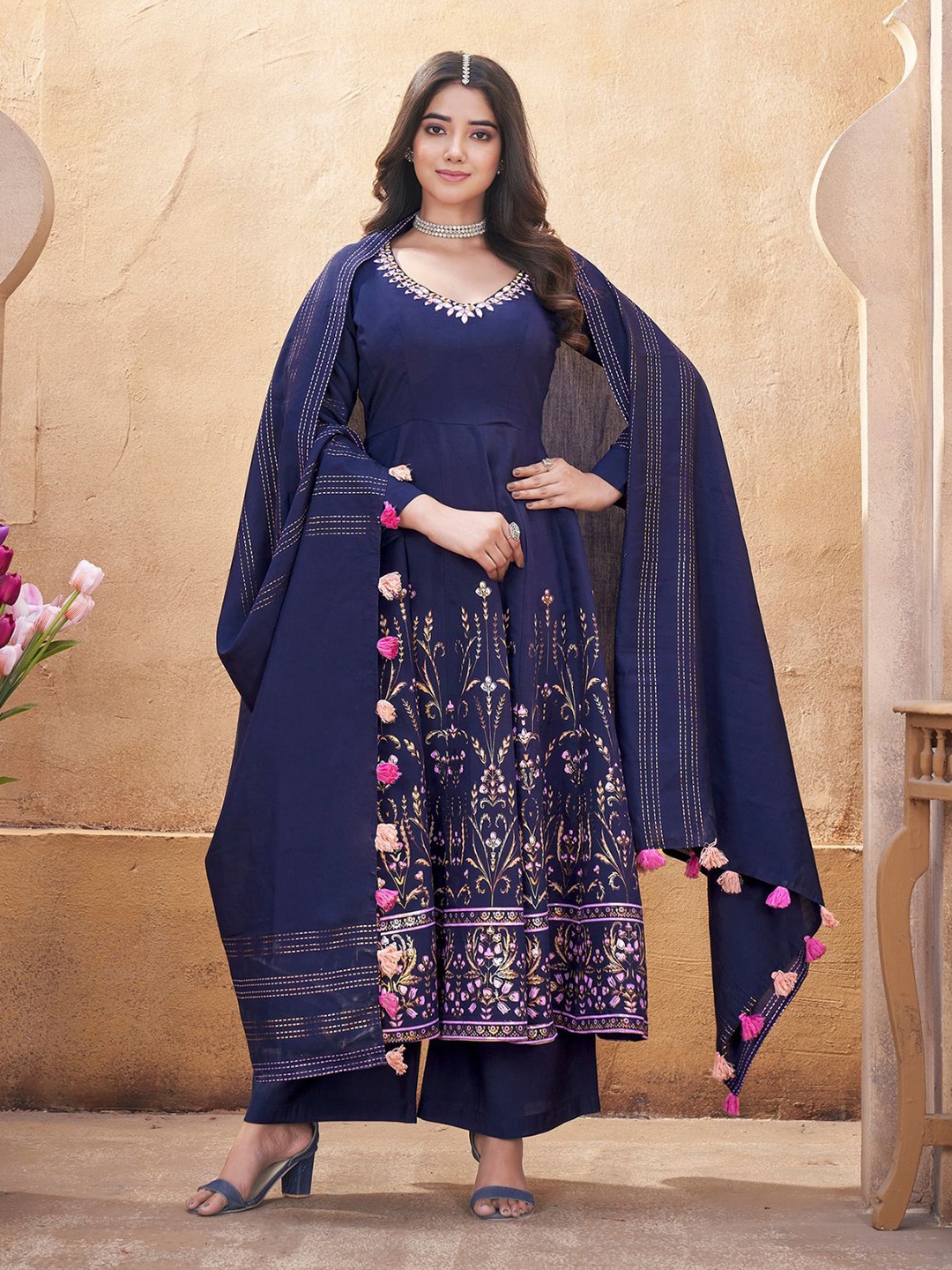 ODETTE Women Floral Printed Regular Thread Work Anarkali Kurta with Palazzo & Dupatta, Navy blue
ODETTE Women Floral Printed Regular Thread Work Anarkali Kurta with Palazzo & Dupatta, Navy blue