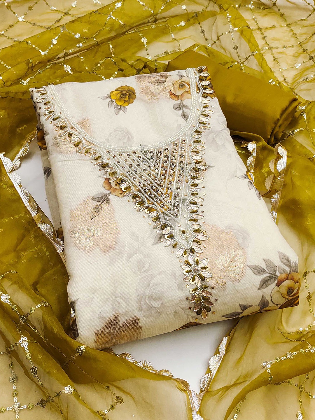 SAINOOR Floral Printed Beads And Stones Banarasi Semi-Stitched Dress Material, White
SAINOOR Floral Printed Beads And Stones Banarasi Semi-Stitched Dress Material, White