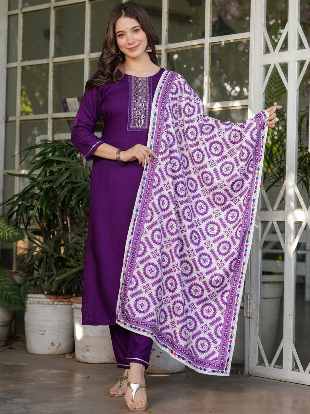 KALINI Ethnic Motifs Embroidered Sequinned Straight Kurta With Trousers & Dupatta, Purple
KALINI Ethnic Motifs Embroidered Sequinned Straight Kurta With Trousers & Dupatta, Purple