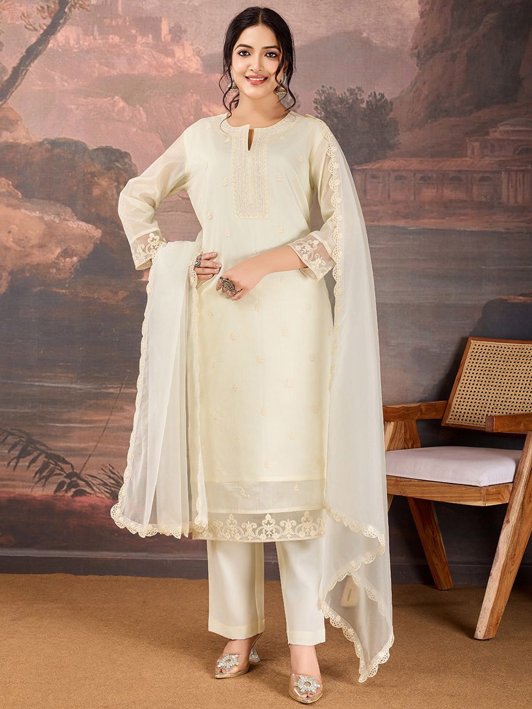 House of Pataudi Floral Embroidered Round Neck Straight Kurta & Trousers With Dupatta, Off white
House of Pataudi Floral Embroidered Round Neck Straight Kurta & Trousers With Dupatta, Off white