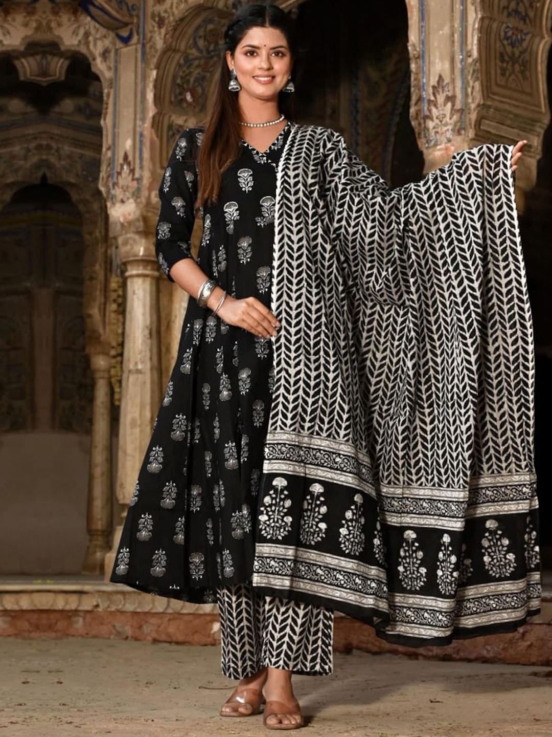 Moda Rapido Ethnic Motifs Printed V-Neck Anarkali Kurta with Trousers & Dupatta, Black
Moda Rapido Ethnic Motifs Printed V-Neck Anarkali Kurta with Trousers & Dupatta, Black