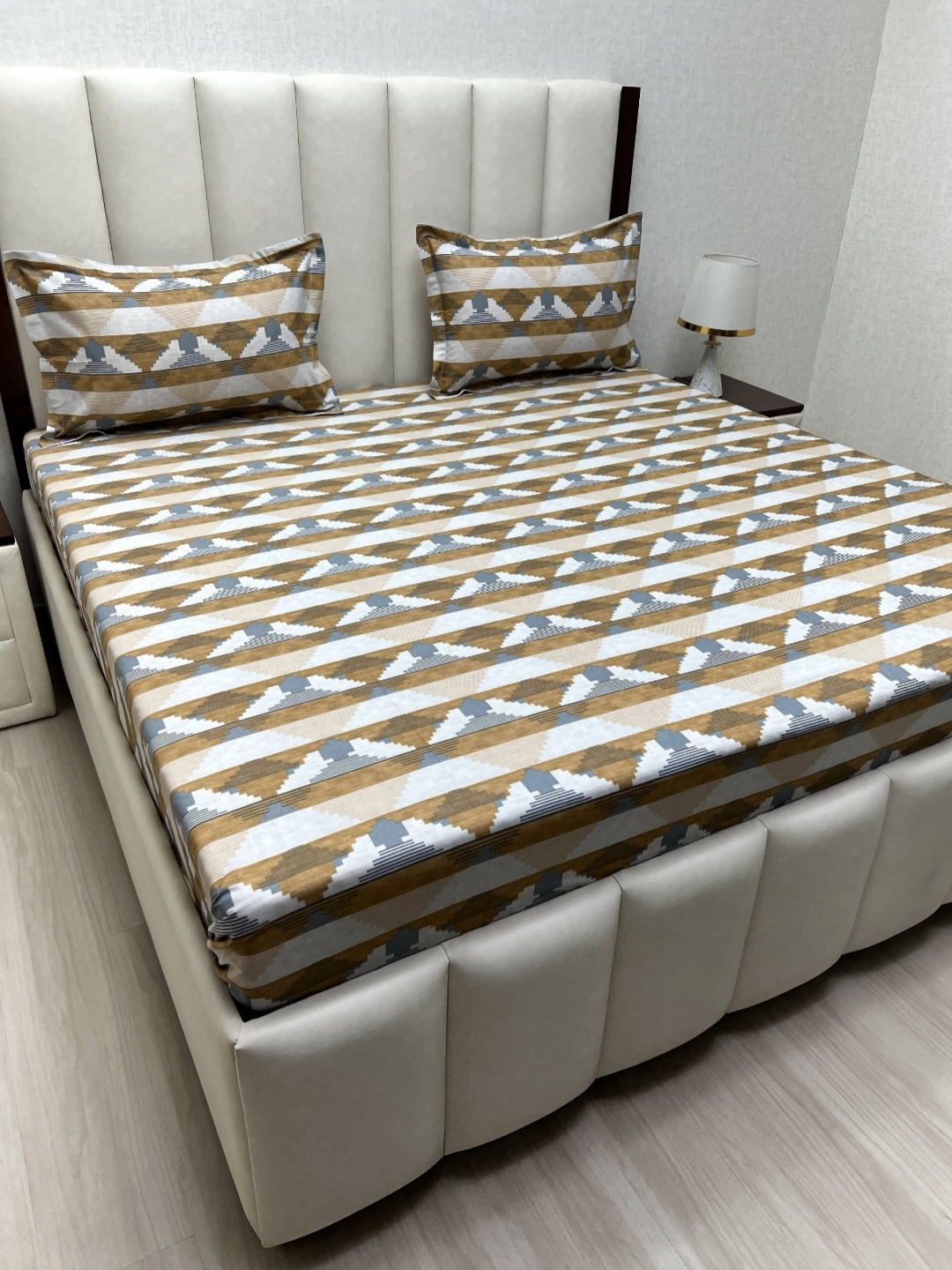 Pure Decor Velar Brown Printed Cotton 350 TC Super King Size Bedsheet Set 2.74 m x 3.04 m
Pure Decor Velar Brown Printed Cotton 350 TC Super King Size Bedsheet Set 2.74 m x 3.04 m