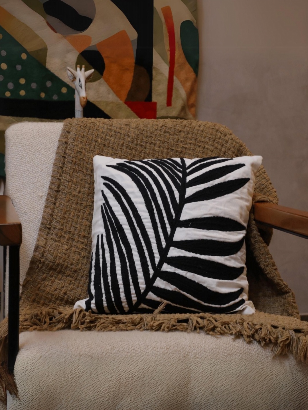 LUSHLYF White & Black Floral Textured Cotton Tropical Palm Tufted Square Cushion Covers
LUSHLYF White & Black Floral Textured Cotton Tropical Palm Tufted Square Cushion Covers