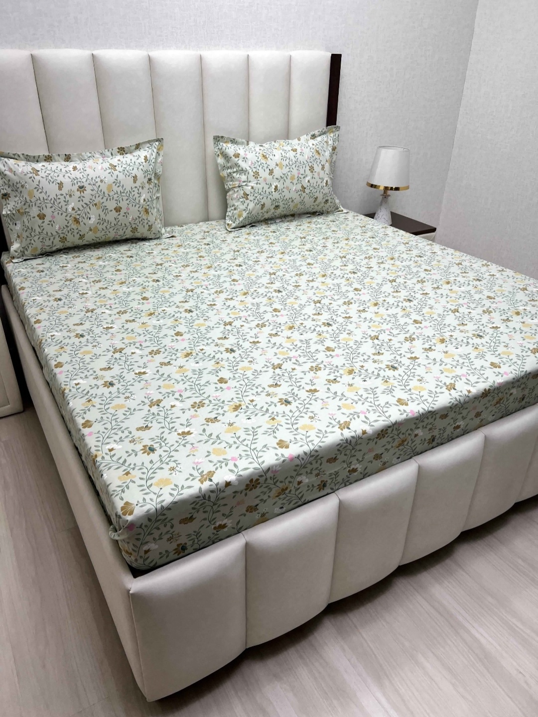 Pure Decor Velar Green Floral Printed Cotton 380 TC King Bedsheet Set 2.74 m X 3.04 m
Pure Decor Velar Green Floral Printed Cotton 380 TC King Bedsheet Set 2.74 m X 3.04 m