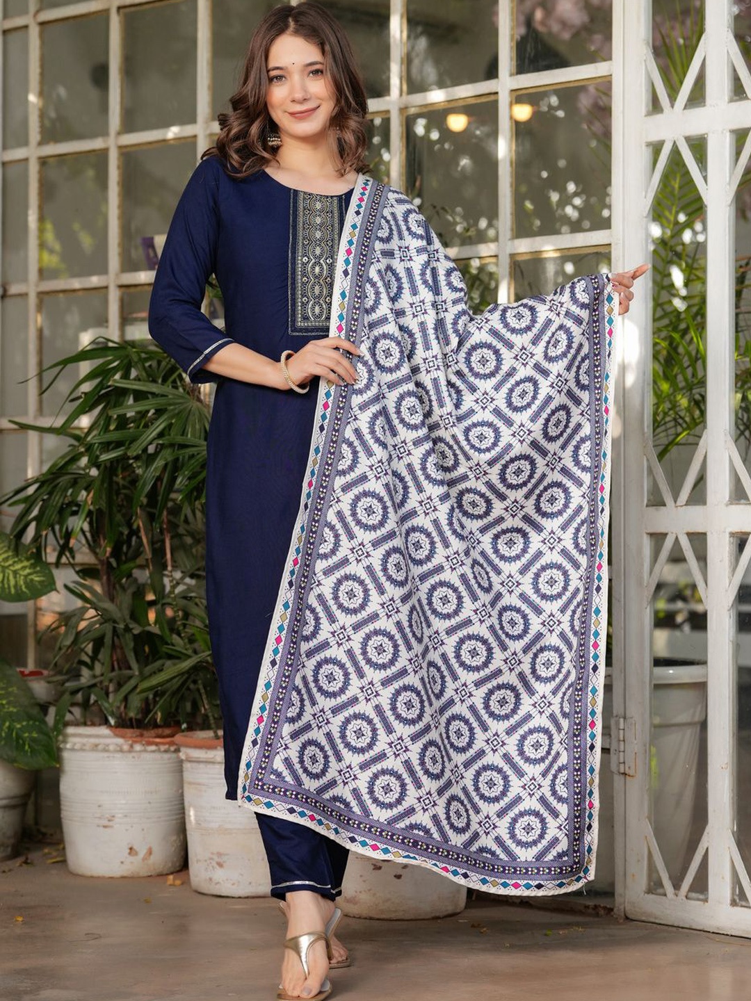 Ethnic Yard Ethnic Motifs Embroidered Sequinned Straight Kurta With Trouser And Dupatta, Blue
Ethnic Yard Ethnic Motifs Embroidered Sequinned Straight Kurta With Trouser And Dupatta, Blue