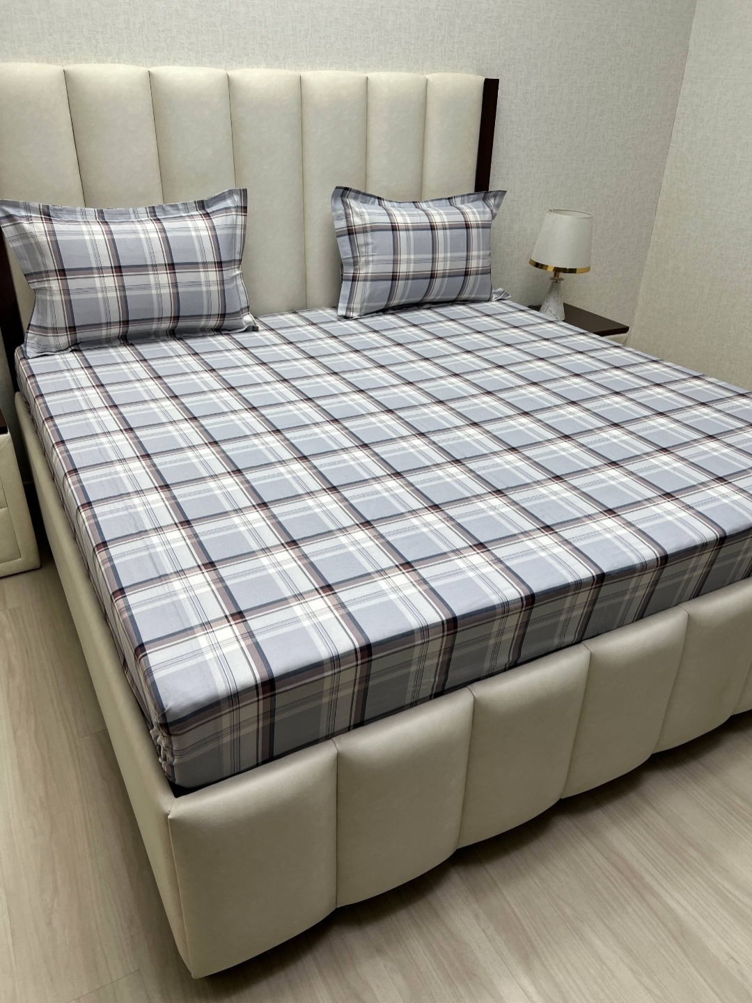 Pure Decor Velar Grey Printed Pure Cotton 350 TC Super King Bedsheet Set 2.74 m x 3.04 m
Pure Decor Velar Grey Printed Pure Cotton 350 TC Super King Bedsheet Set 2.74 m x 3.04 m