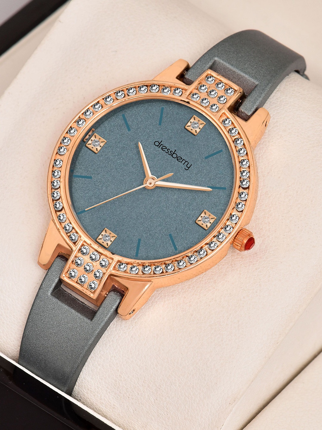 DressBerry Women Embellished Dial & Bracelet Style Straps Analogue Watch 413 Milky Elevate your style, Grey
DressBerry Women Embellished Dial & Bracelet Style Straps Analogue Watch 413 Milky Elevate your style, Grey