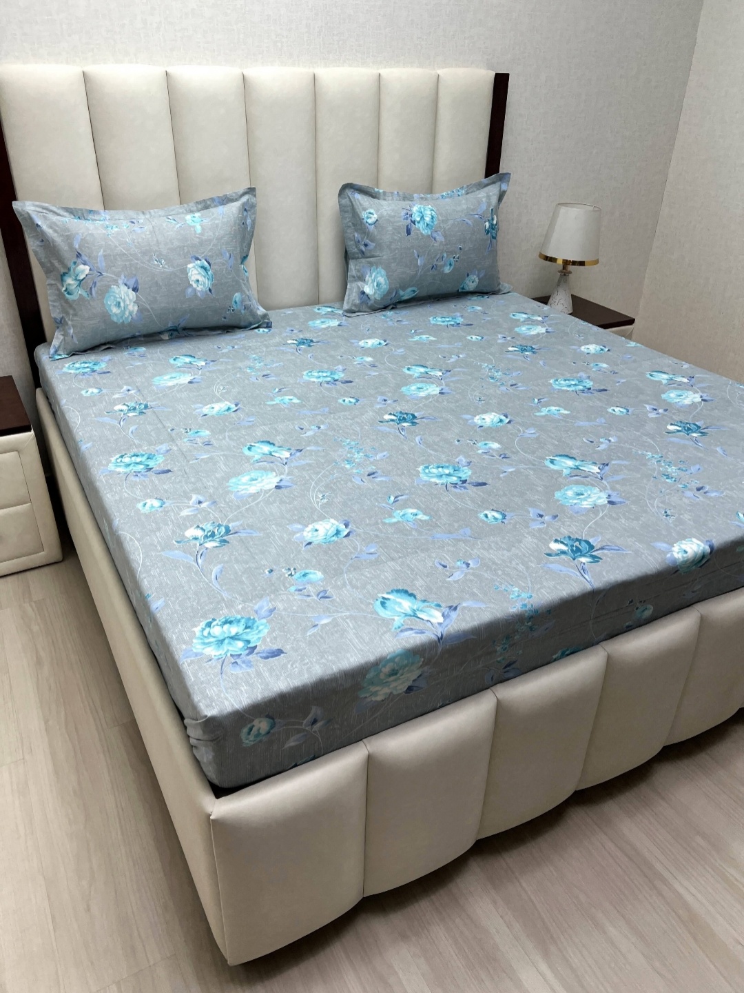 Pure Decor Velar Grey Printed Pure Cotton 350 TC Super King Bedsheet Set- 2.74 m x 3.04 m
Pure Decor Velar Grey Printed Pure Cotton 350 TC Super King Bedsheet Set- 2.74 m x 3.04 m