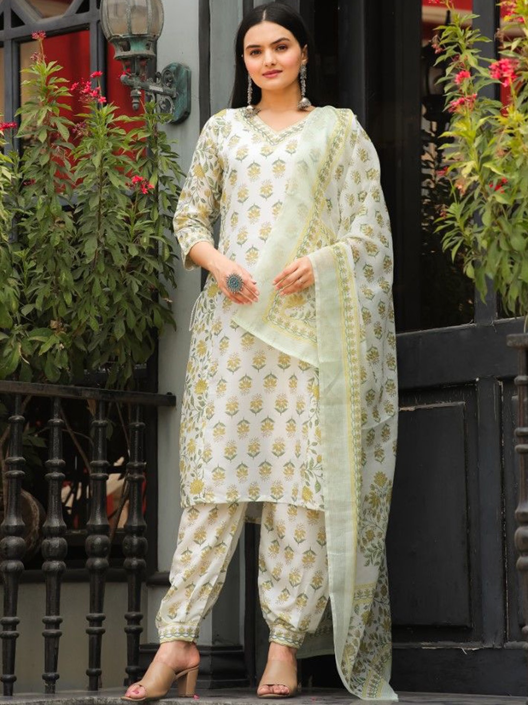 C J Enterprise Floral Printed V-Neck Panelled Muslin Cotton Kurta With Salwar & Dupatta, Yellow
C J Enterprise Floral Printed V-Neck Panelled Muslin Cotton Kurta With Salwar & Dupatta, Yellow