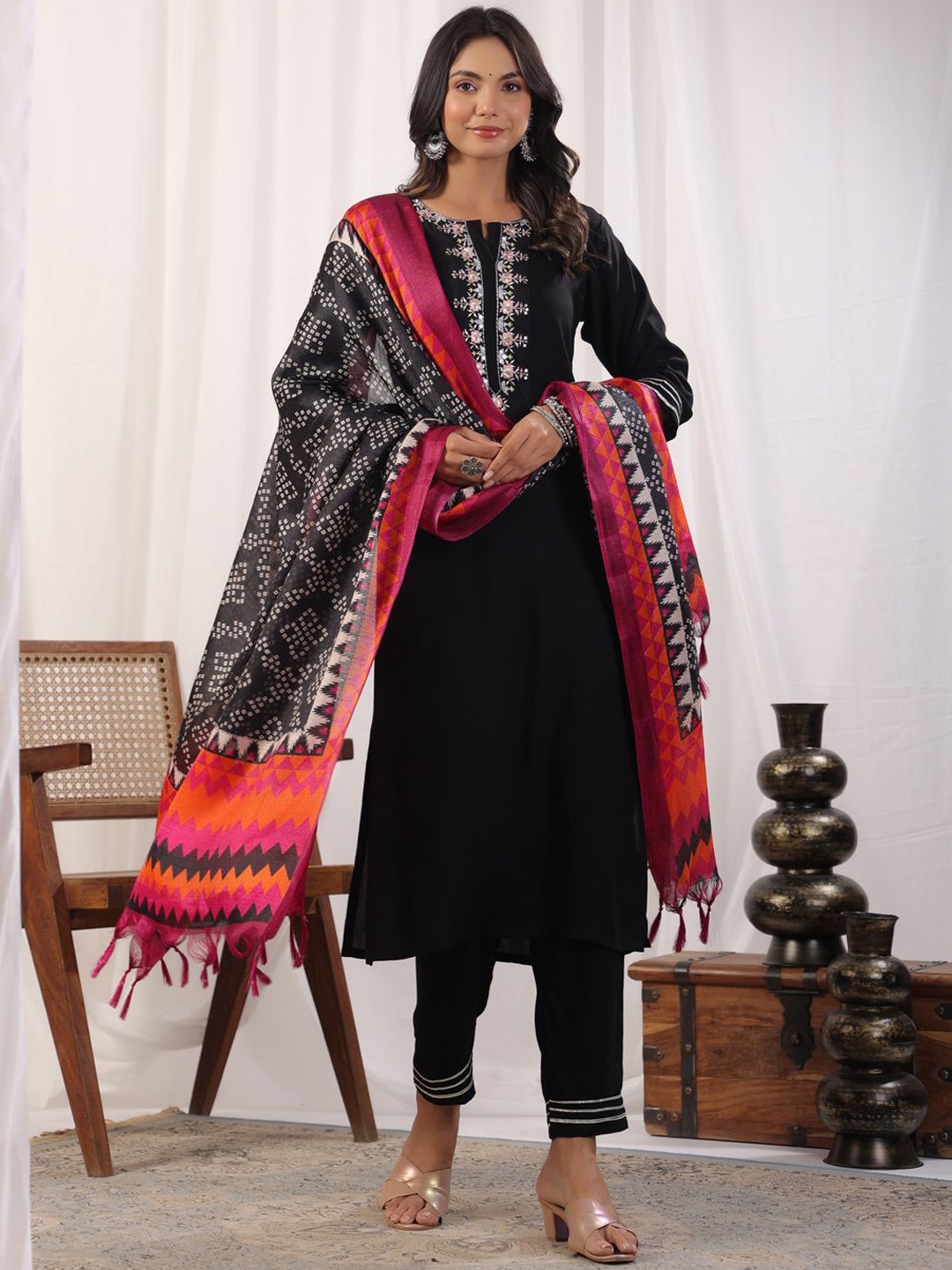 KALINI Women Floral Embroidered Regular Thread Work Kurta with Trousers & With Dupatta, Black
KALINI Women Floral Embroidered Regular Thread Work Kurta with Trousers & With Dupatta, Black