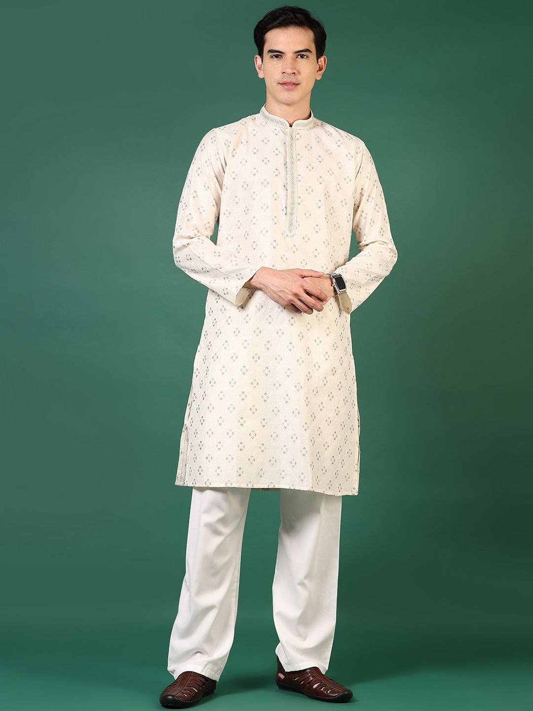 V-Mart Floral Woven Design Mandarin Collar Straight Kurta With Pyjama, Off white
V-Mart Floral Woven Design Mandarin Collar Straight Kurta With Pyjama, Off white