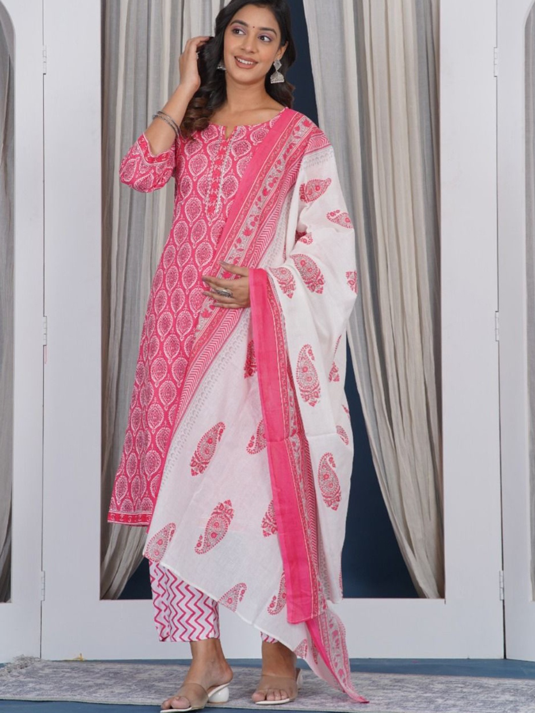 Prathmikta Floral Printed Notch Neck Sequinned Pure Cotton Kurta With Trousers & Dupatta, Pink
Prathmikta Floral Printed Notch Neck Sequinned Pure Cotton Kurta With Trousers & Dupatta, Pink