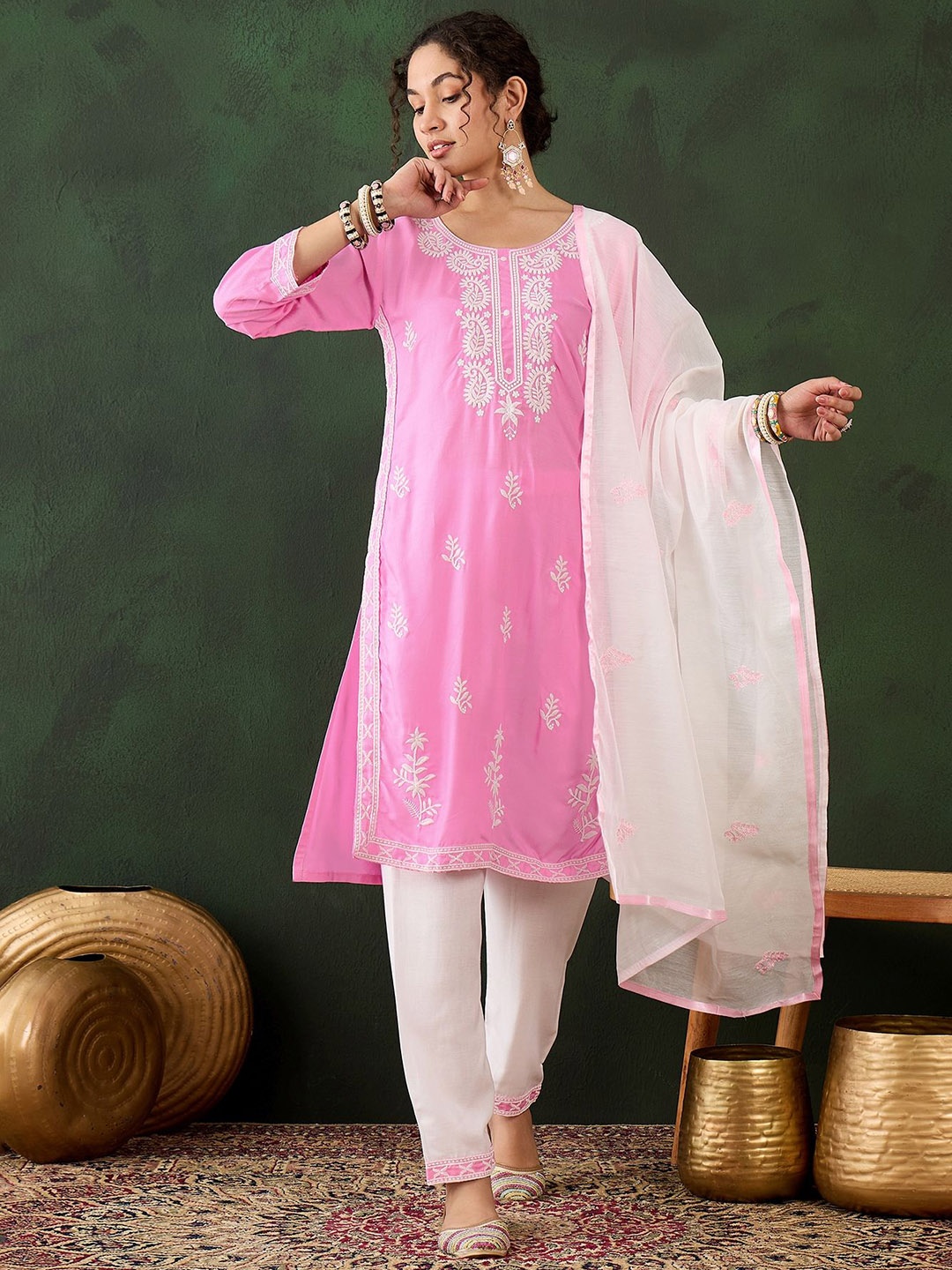 Maroosh Paisley Embroidered Round Neck Thread Work Straight Kurta With Trouser & Dupatta, Pink
Maroosh Paisley Embroidered Round Neck Thread Work Straight Kurta With Trouser & Dupatta, Pink