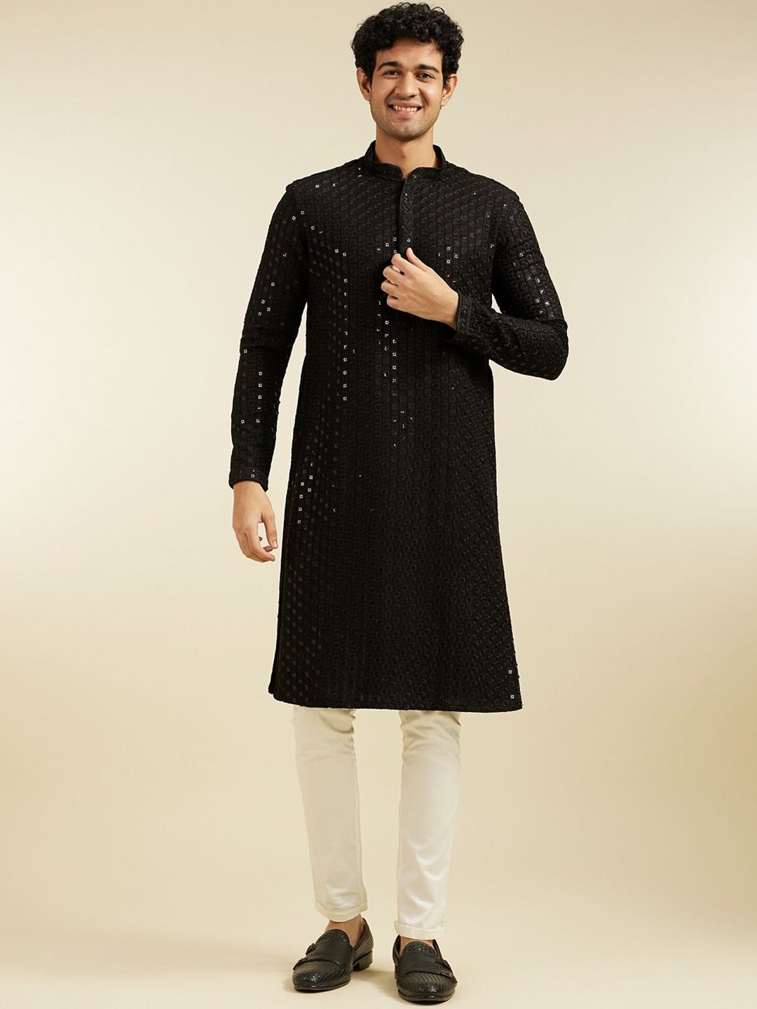 Diwas by Manyavar Floral Embroidered Mandarin Collar Sequinned Straight Kurta With Pyjamas, Black
Diwas by Manyavar Floral Embroidered Mandarin Collar Sequinned Straight Kurta With Pyjamas, Black