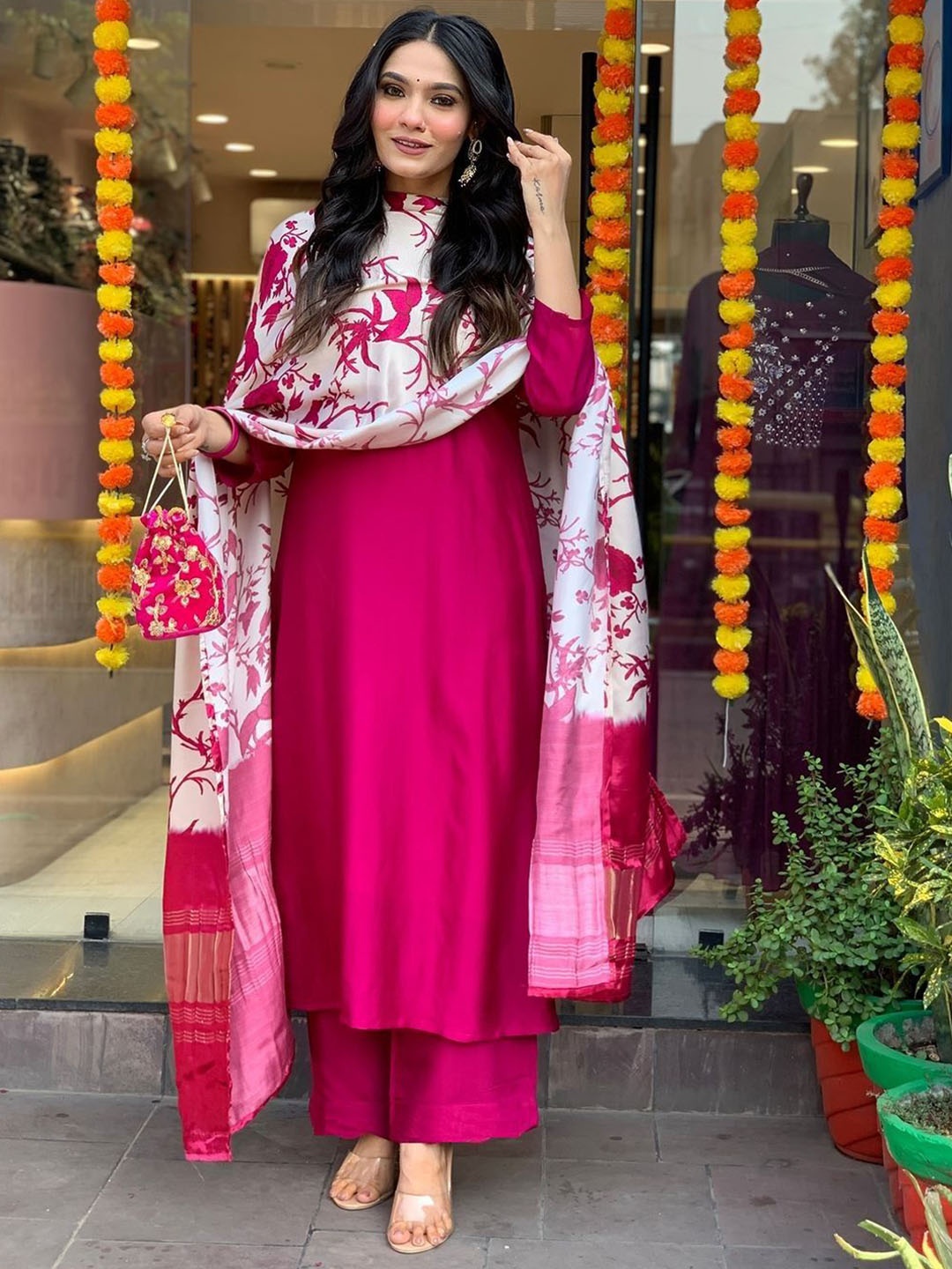 mimi design Floral Yoke Design Thread Work Straight Kurta with Trousers & Dupatta, Pink
mimi design Floral Yoke Design Thread Work Straight Kurta with Trousers & Dupatta, Pink
