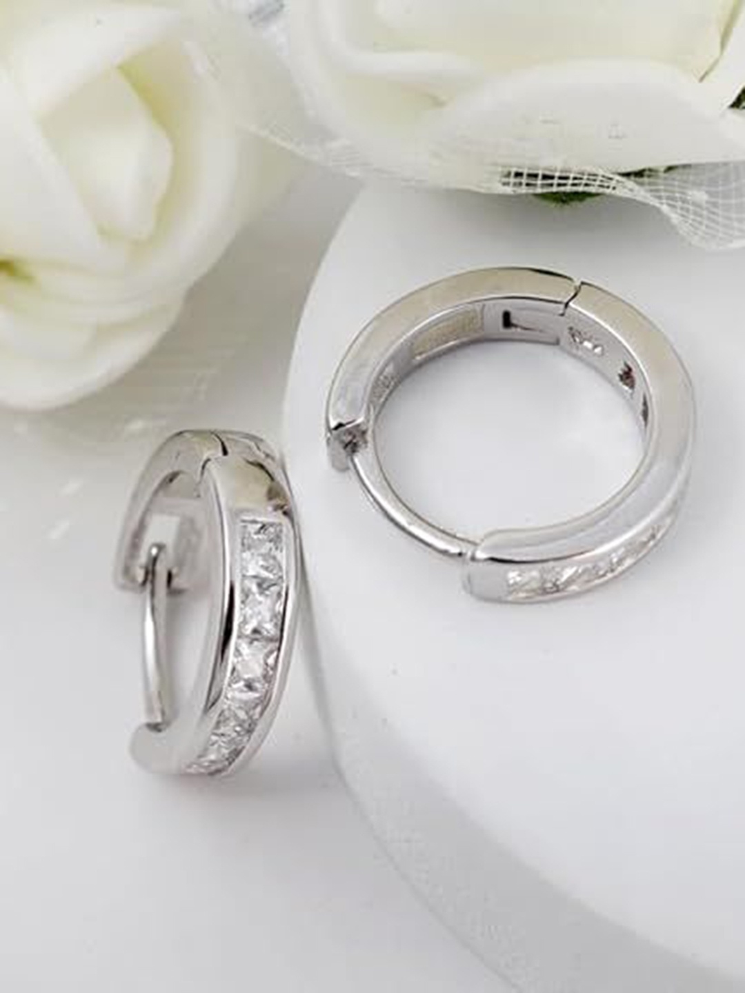 Tuanz Silver Jewelry 925 Sterling Silver Rhodium-Plated Stone Studded Hoop Earrings
Tuanz Silver Jewelry 925 Sterling Silver Rhodium-Plated Stone Studded Hoop Earrings